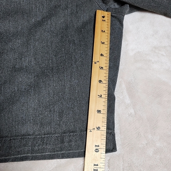 Volcom Men's Flat Front Modern Fit Chino Shorts Size 30 Dark Gray - Picture 8 of 11